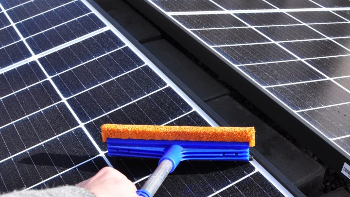 How To Clean Solar Panels | 5 Steps | Barrier Insulation